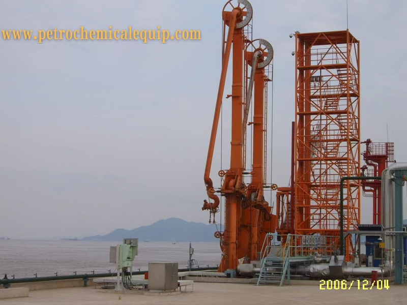 塔架立柱式船舶旋转登船梯